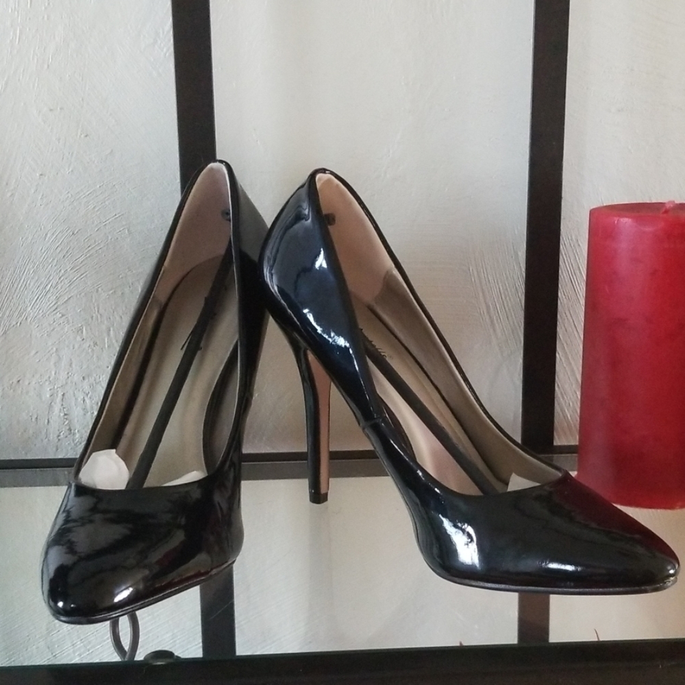 Black Heels NWOT- Never worn